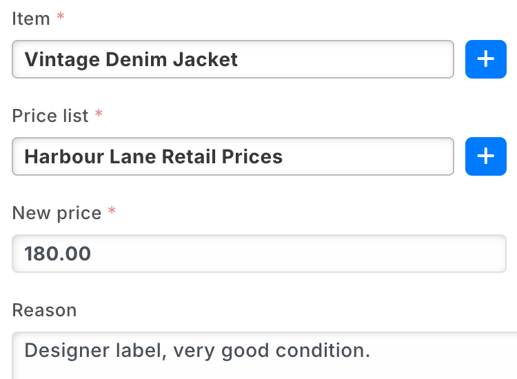 Un precio nuevo pedido para una chaqueta de jean vintage: 180.00, con el motivo, etiqueta de diseñador, muy buen estado